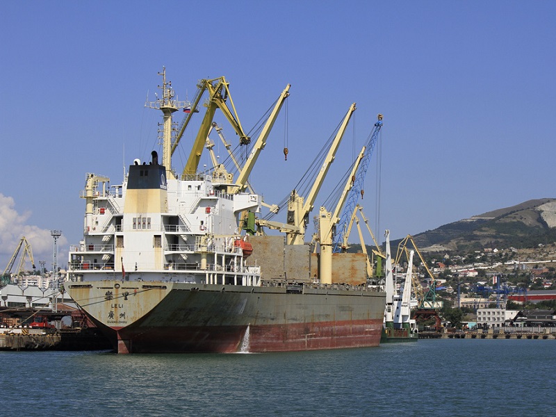 Перевалка черных металлов в портах РФ в январе - июле упала на 8,9%